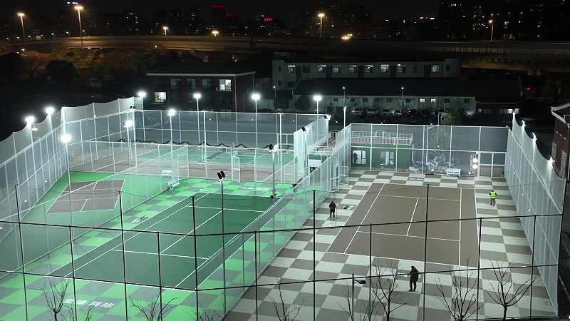 夜间网球场