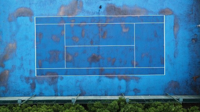 网球场雨后积水、场地泛白褪色？90%的球场问题，都毁在基础和施工上