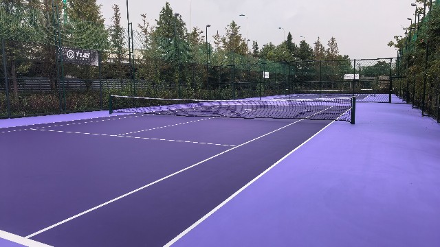 想建网球场不会控预算？三大核心因素决定整体花费