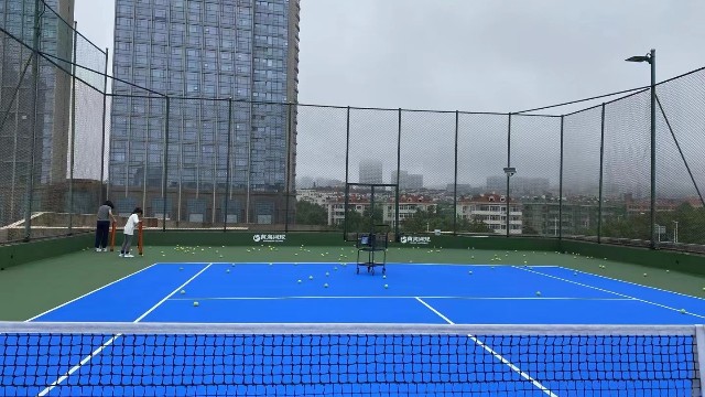 球场短命的隐形元凶：混凝土基础养护没做够，再贵的丙烯酸也救不了